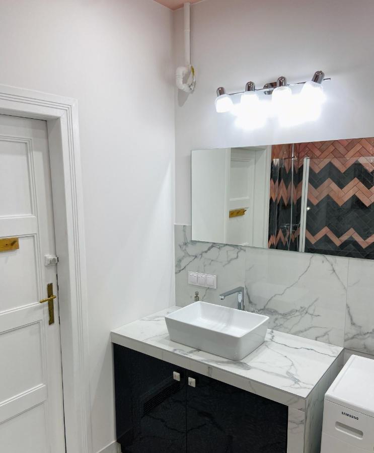 Tenement Apartment 90M2 City Center Красков Екстериор снимка