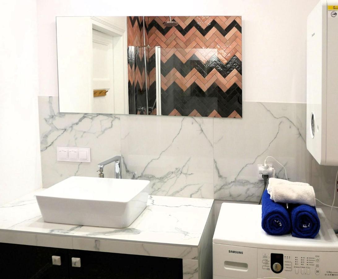 Tenement Apartment 90M2 City Center Красков Екстериор снимка
